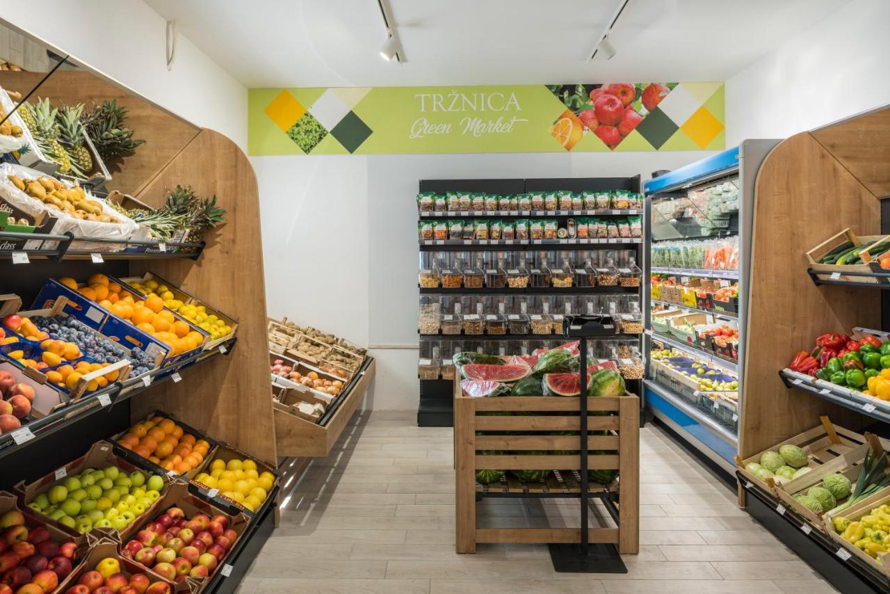 Falkensteiner Premium Mobile Homes And Camping Zadar Luaran gambar The interior of a typical supermarket